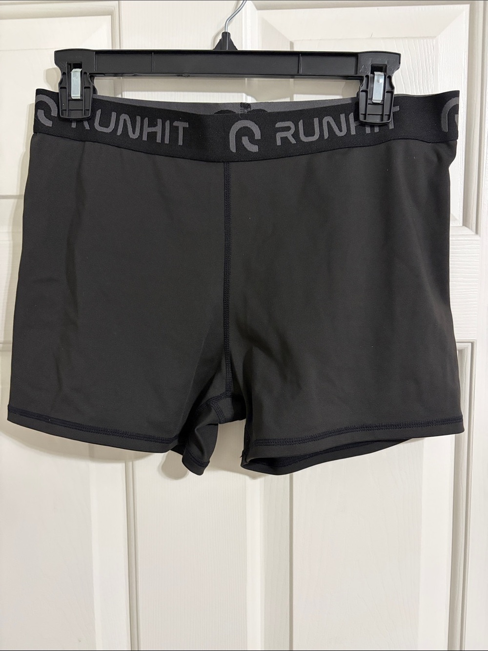 RUNHIT Black Athletic Volleyball Shorts